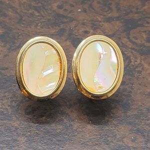 SOLD. Yin/Yang Mother of Pearl Vintage Goldtone Unisex Cuff Links